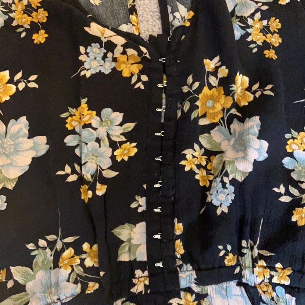American Eagle Floral Jumpsuit - Picture 3 of 7